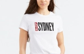 Camiseta Levi's Feminina Batwing Logo Cotton Cities Branca Tamanho Médio