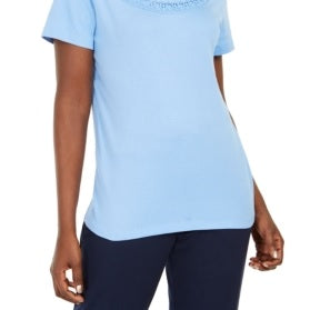 Camiseta feminina Karen Scott de algodão com acabamento em crochê, azul, tamanho médio
