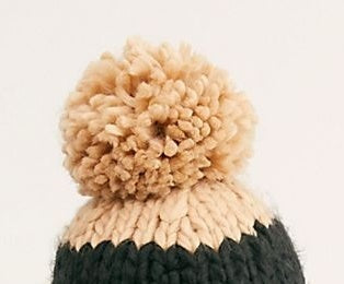 Gorro feminino Free People Cozy Up Colorblock Pom, preto, tamanho regular