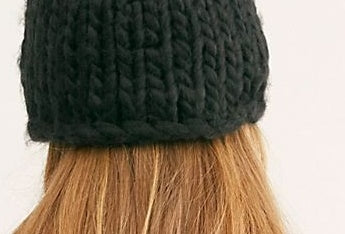 Gorro feminino Free People Cozy Up Colorblock Pom, preto, tamanho regular