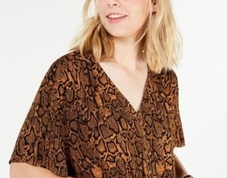 Blusa com amarração frontal sólida Ultra Flirt Junior, marrom, tamanho médio