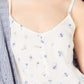 Blusa feminina estampada com botões e detalhes em rosa hippie, tamanho médio, branca