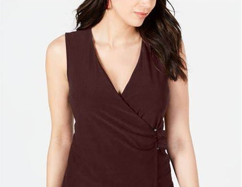 Blusa assimétrica feminina Alfani marrom tamanho G