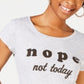 Camiseta feminina Love Tribe com slogan, gola redonda, estampa gráfica, cinza, tamanho grande