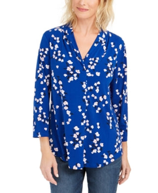 Blusa feminina Charter Club com estampa floral e decote em V, plissada, azul, tamanho grande