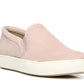 Tênis feminino Indigo Rd. Kicky Slip-on, rosa claro, tamanho 9,5 m