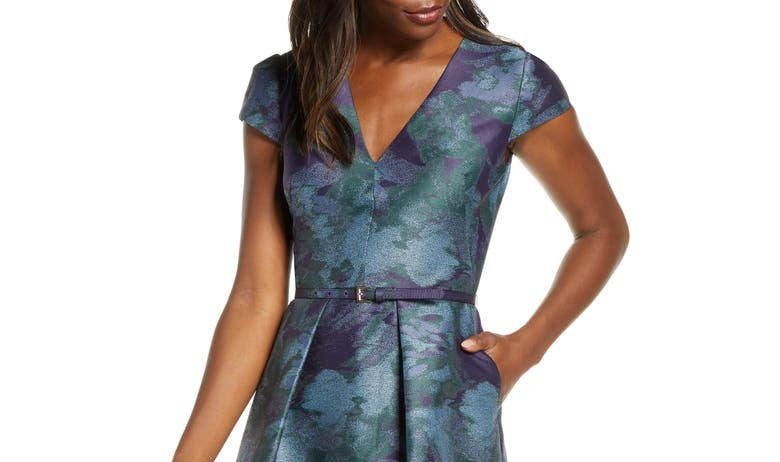 Vestido feminino Vince Camuto com cinto e estampa floral, ajuste evasê, azul, tamanho 12