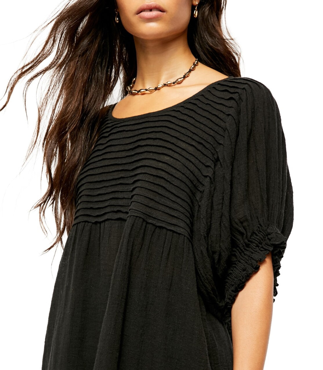 Blusa plissada com decote em v e manga bufante Free People para mulheres, preta, tamanho médio