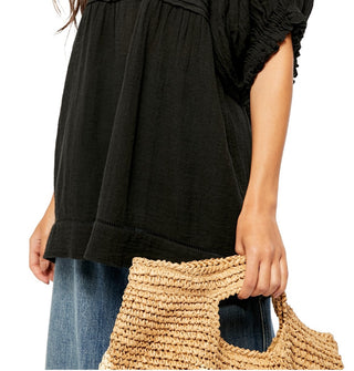 Blusa plissada com decote em v e manga bufante Free People para mulheres, preta, tamanho médio