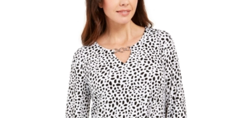 Blusa feminina estampada com decote em corrente e abertura para chave, tamanho M, branca, da coleção JM