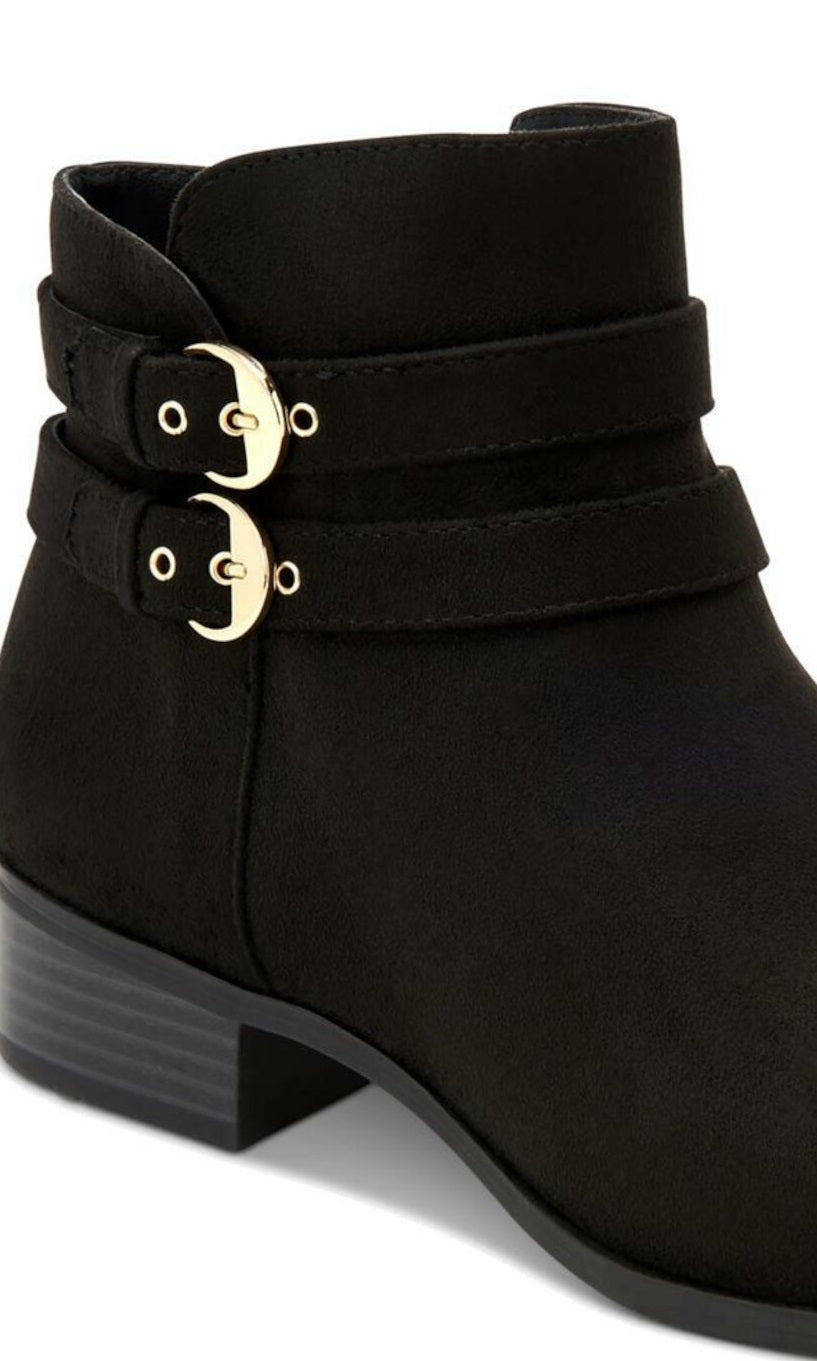 Botas femininas Charter Club com fivela e acolchoamento Jaimee, bico amendoado, salto bloco e zíper, pretas, tamanho 10,5 M