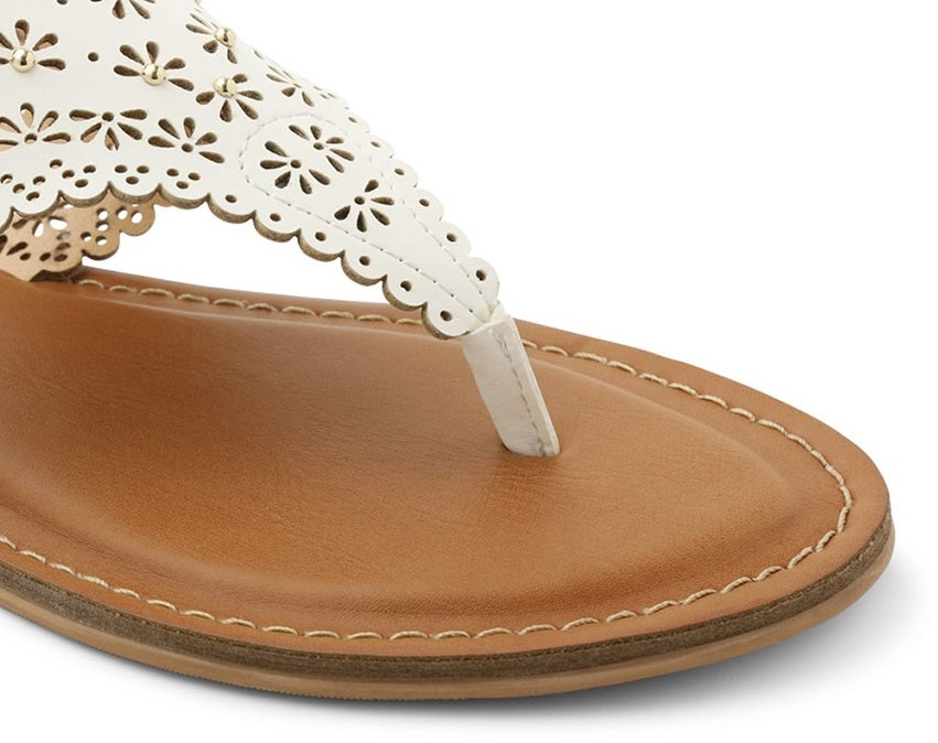 Sandálias femininas XOXO Rhonda Slip-on, brancas, tamanho 6,5 m