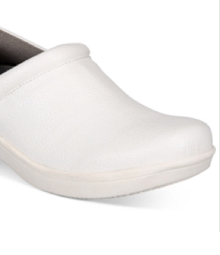 Tamancos Cavvell de espuma viscoelástica Giani Bernini femininos, brancos, tamanho 7 M