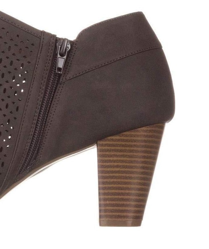 Botas femininas Giani Bernini Angye com bico aberto e cano curto, tamanho 7 W, marrom