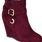 Rebel by Zigi Botas femininas com fivela envolvente, ilhós, ferragens Keylie, bico redondo, cunha, zíper, tamanho 9, cor vinho