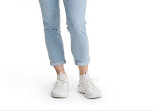 Levi's Women's Boyfriend Tapered Leg Jeans Blue Size 28