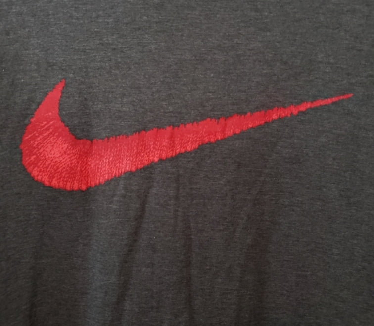 Camiseta Nike Masculina com corte atlético tamanho L, cinza, tamanho pequeno, vermelha, com swoosh