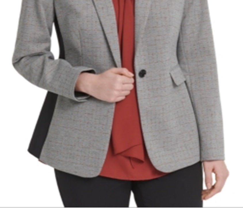 Blazer feminino DKNY com acabamento contrastante e botão único, cinza, tamanho 10P