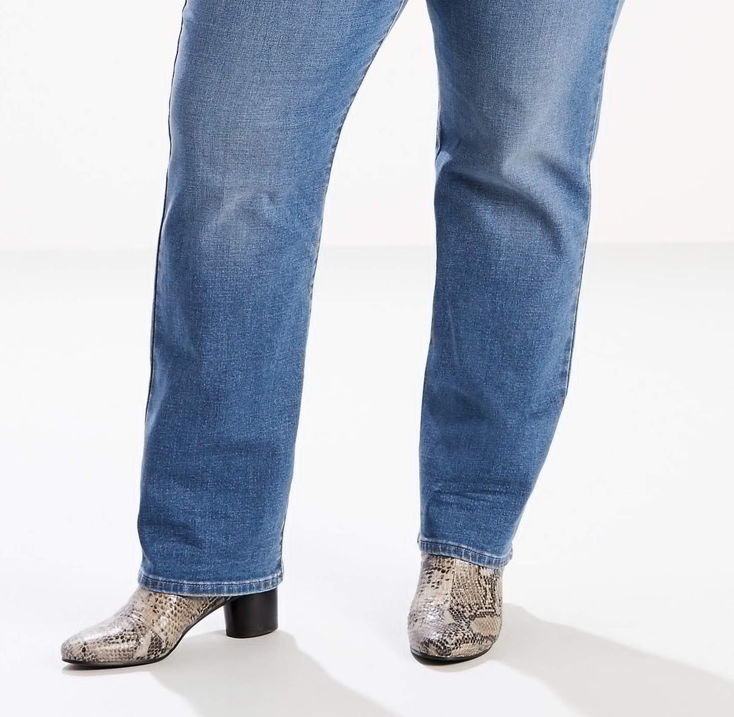 Calça Jeans Levi's Plus Classic 414 Straight Leg Feminina Azul Tamanho 22W