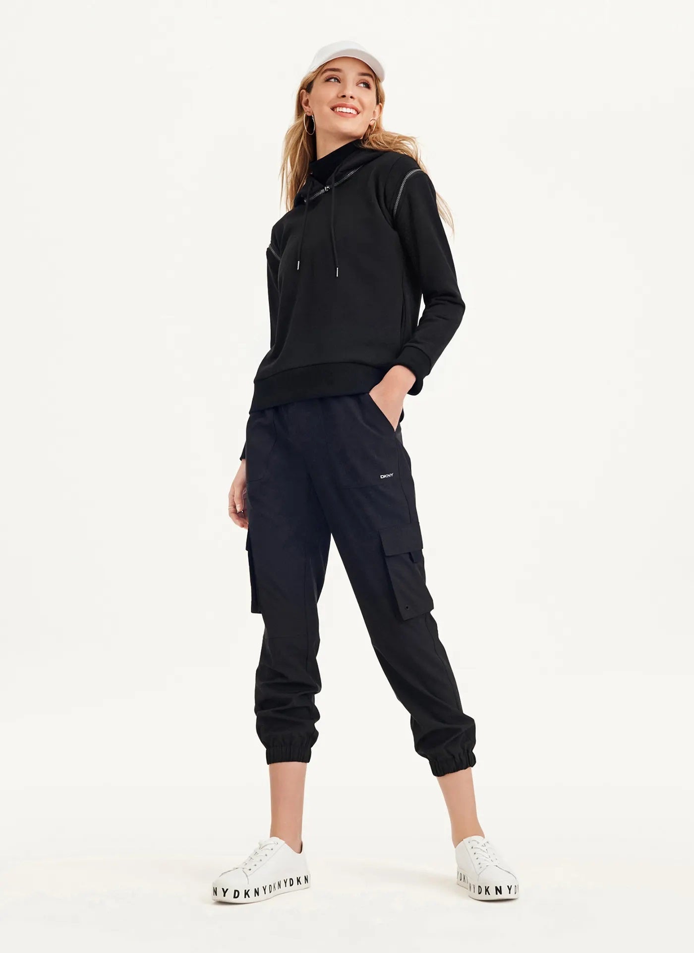 Suéter feminino DKNY com capuz e manga comprida, preto, tamanho médio