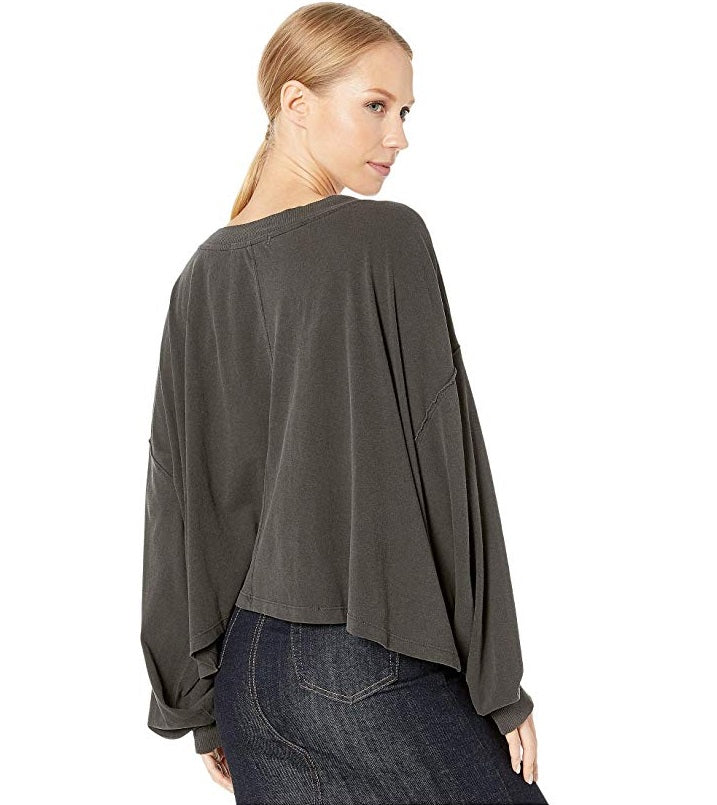 Blusa feminina Free People com manga longa e decote em V, cinza, tamanho pequeno