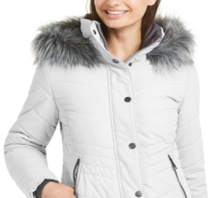 Casaco acolchoado com zíper Maralyn Me feminino, branco, tamanho extragrande