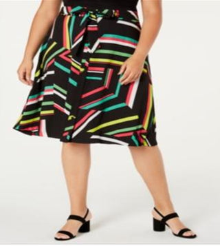 Saia evasê com cinto e botões na frente, estampada, comprimento até o joelho, tamanho 16W, feminina, preta