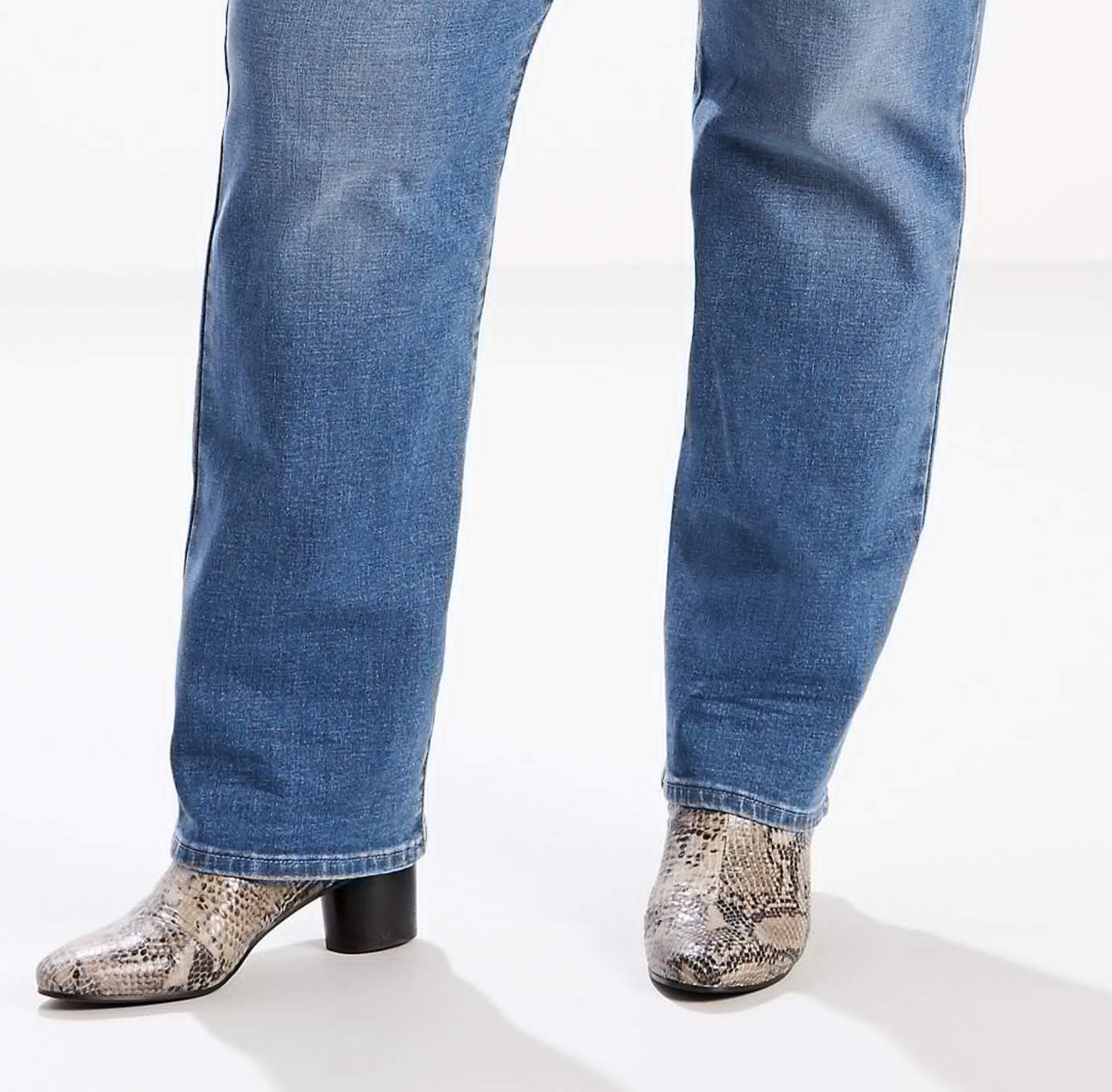 Calça Jeans Levi's Plus Classic 414 Straight Leg Feminina Azul Tamanho 16W