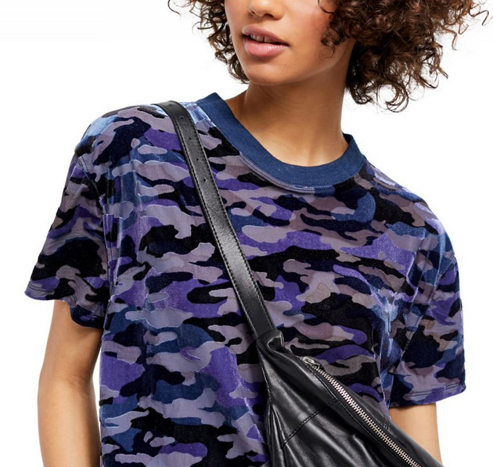 Camiseta feminina camuflada de manga curta e gola redonda Free People, azul, tamanho médio