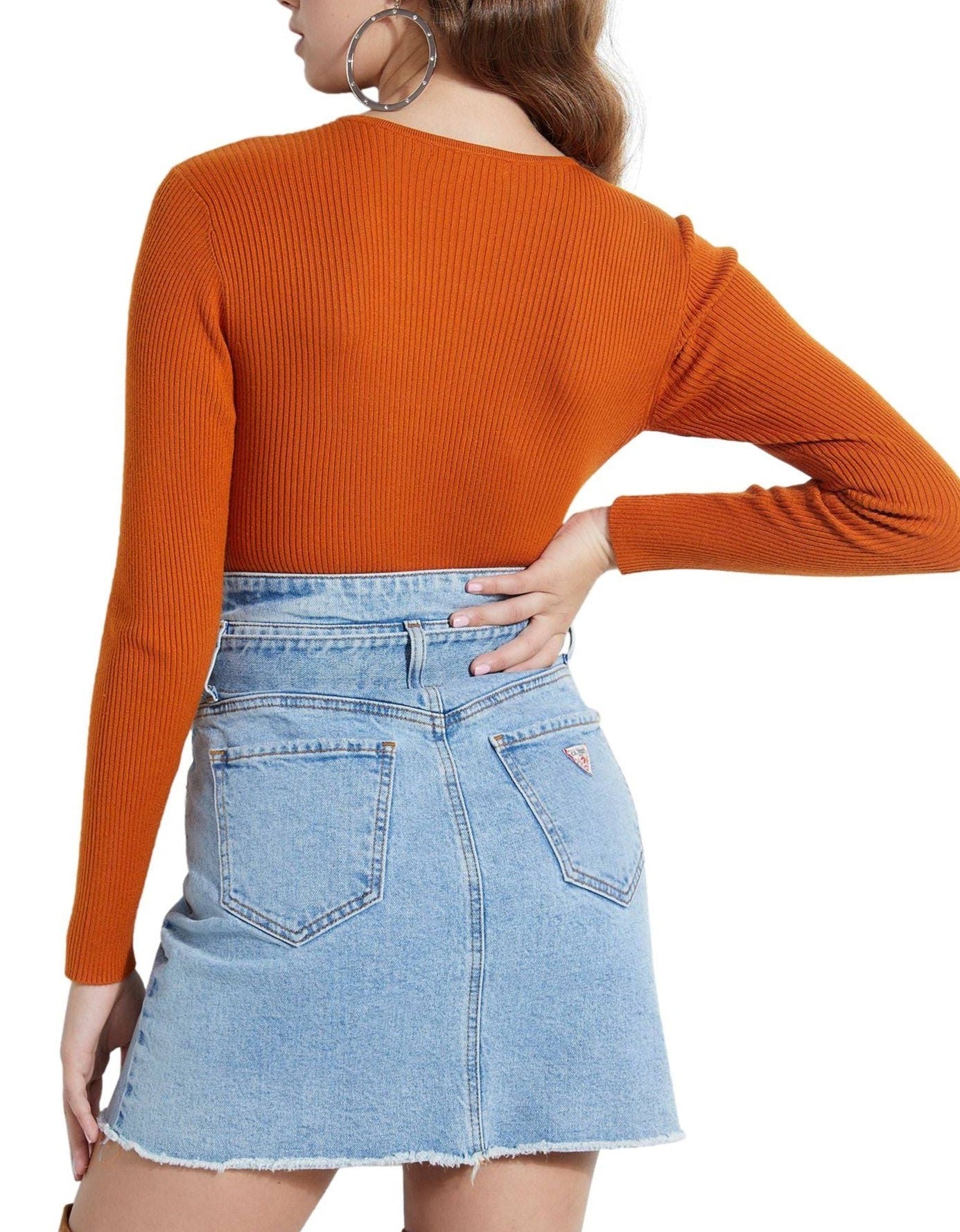 Blusa feminina GUESS manga comprida com decote em V marrom tamanho médio