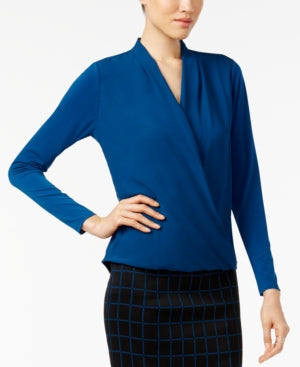 Top Alfani Feminino Petite Surplice Azul Tamanho Petite Pequeno