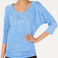 JM Collection Blusa feminina com manga dolman texturizada e colar azul tamanho pequeno