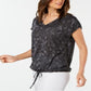 Blusa feminina Ideology com estampa frontal e manga curta, decote em V, preta, tamanho XL