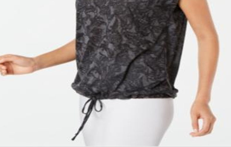 Blusa feminina Ideology com estampa frontal e manga curta, decote em V, preta, tamanho XL