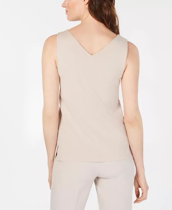 Blusa feminina Anne Klein com decote em V duplo, sem mangas, bege, tamanho extragrande