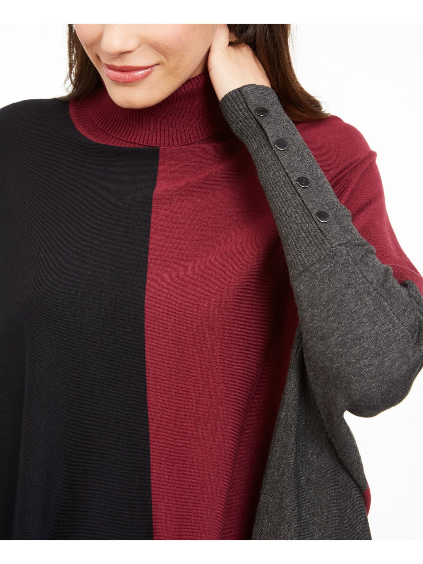 Suéter poncho feminino Signature com gola alta e blocos de cores, preto/vinho, tamanho pequeno P/M
