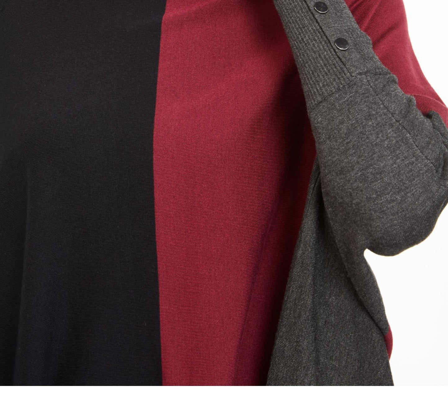 Suéter poncho feminino Signature com gola alta e blocos de cores, preto/vinho, tamanho pequeno P/M