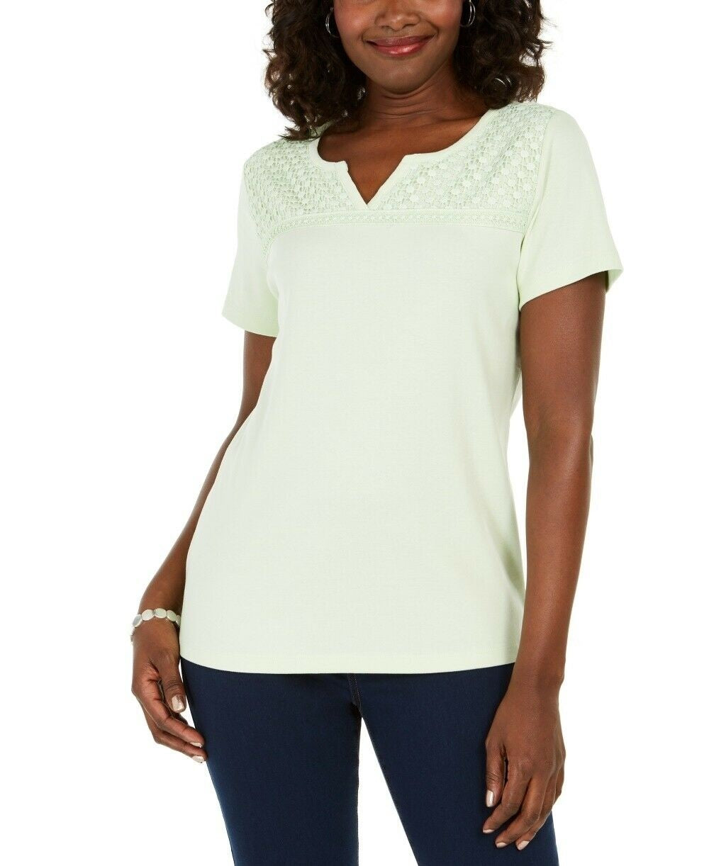 Blusa feminina Karen Scott com acabamento em crochê, manga 3/4, gola dividida, verde, tamanho pequeno