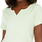 Blusa feminina Karen Scott com acabamento em crochê, manga 3/4, gola dividida, verde, tamanho pequeno