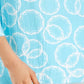 Blusa feminina estampada Amalfi com mangas divididas, tamanho P, branca/azul-marinho