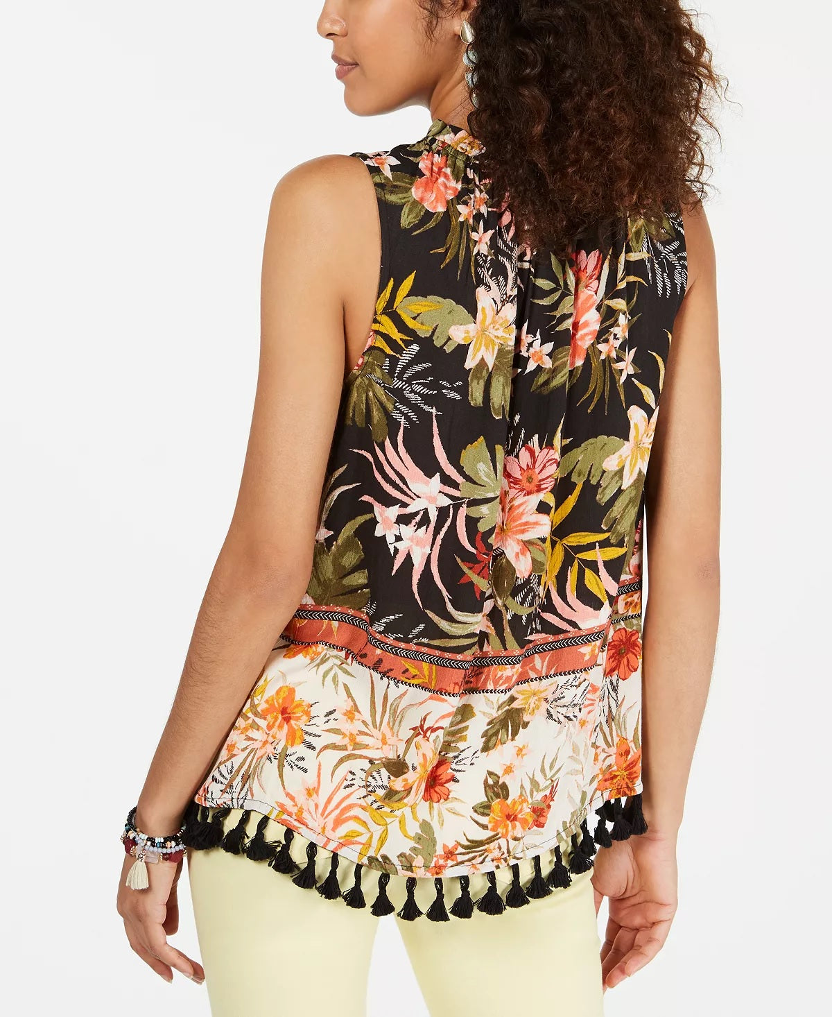 Blusa feminina com estampa floral e acabamento em borlas, preta, tamanho X-S