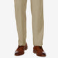 Calça social Haggar Cool 18 Pro Stretch Straight Fit com frente lisa e bege, tamanho 38x30