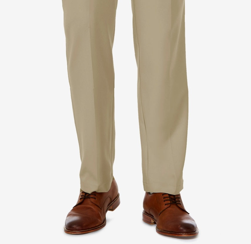 Calça social Haggar Cool 18 Pro Stretch Straight Fit com frente lisa e bege, tamanho 38x30