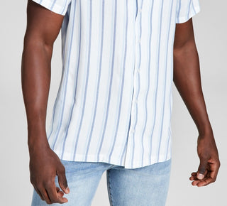 E agora esta camisa de acampamento masculina listrada de manga curta, branca, tamanho grande