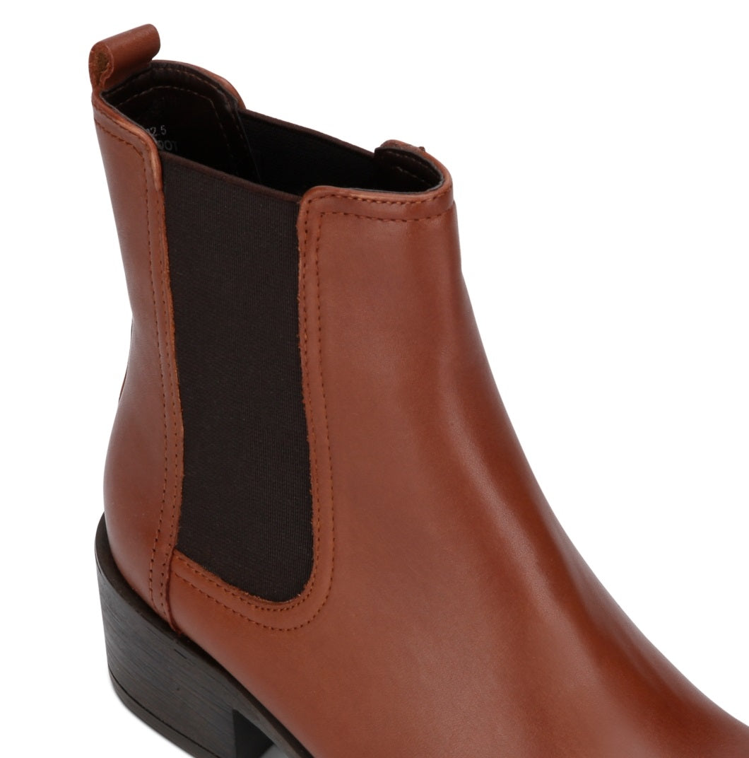 Bota Chelsea Kenneth Cole Comfort Stretch Salt Feminina, bico redondo, salto bloco, sem cadarço, couro, marrom, tamanho 11 M