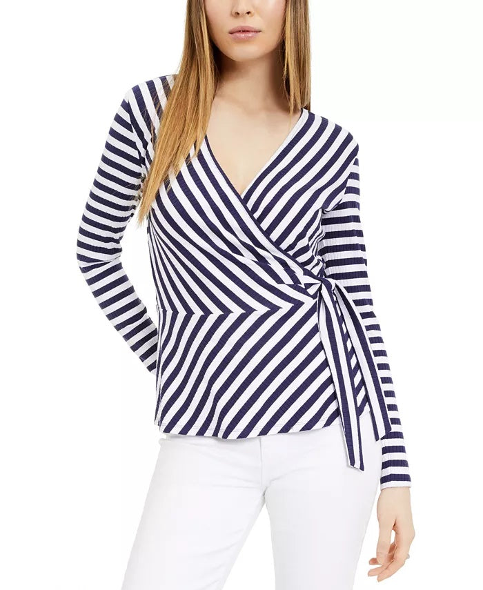 Blusa feminina listrada de malha envolvente Maison Jules, azul-marinho, tamanho pequeno