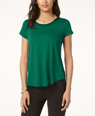 Camiseta Alfani Feminina com Acabamento em Cetim, Cano Alto e Baixo, Verde Escuro, Tamanho Pequeno Médio