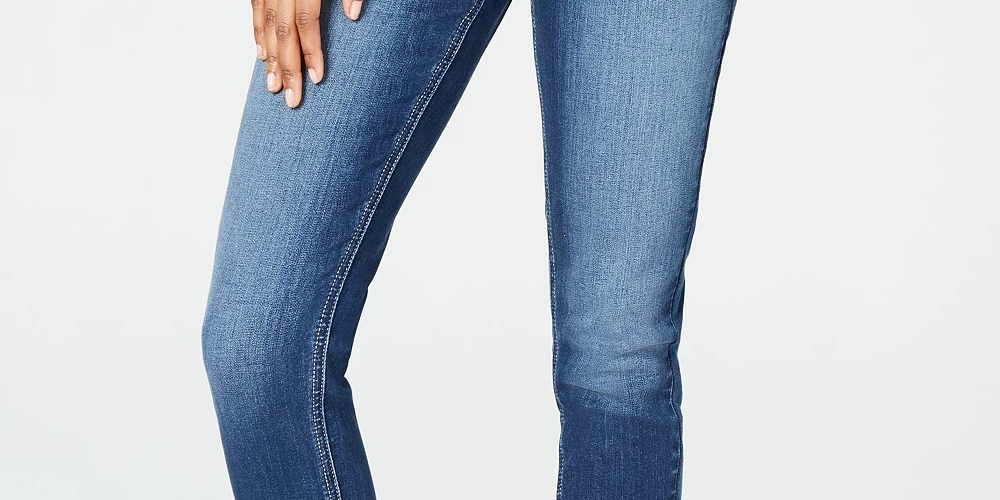 Calça jeans skinny rasgada com braguilha e botões American Rag Juniors, tamanho 9, azul