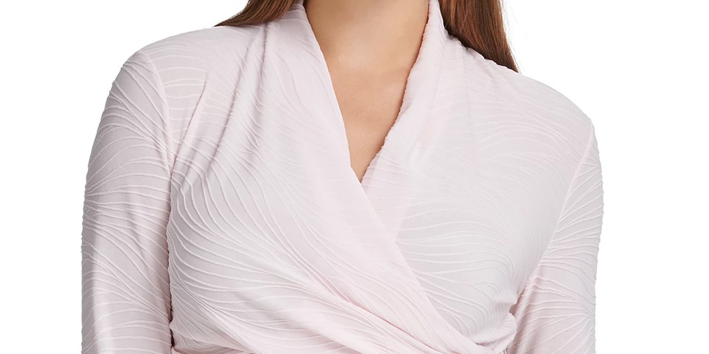 Blusa feminina DKNY com decote transpassado texturizado, rosa, tamanho médio