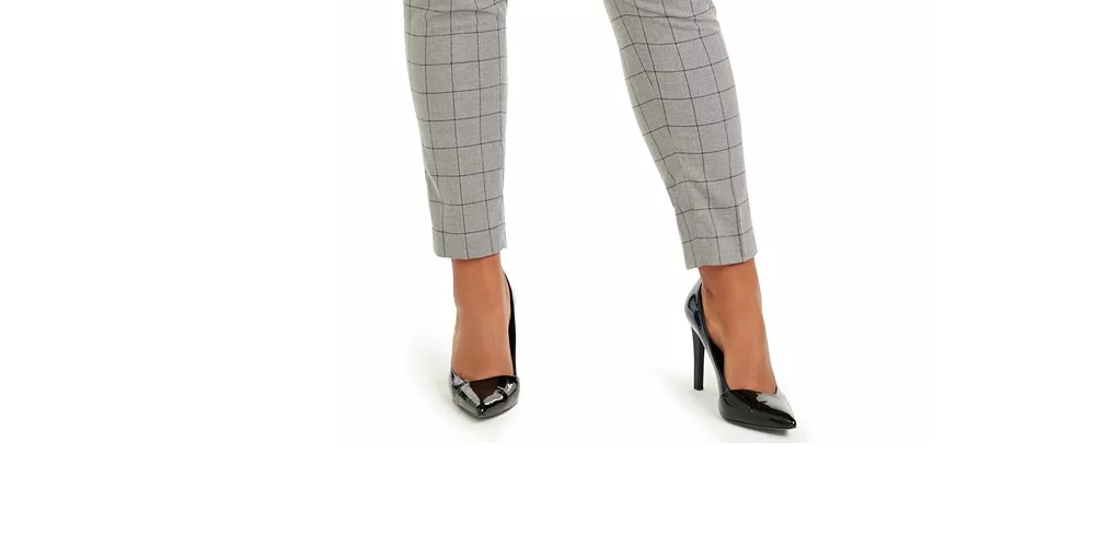Calça feminina plus size Calvin Klein com cinto e estampa de janela, perna justa, cinza, tamanho 24W